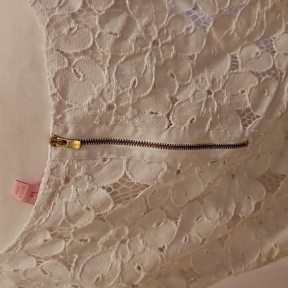 Lilly Pulitzer eyelit top - Picture 4 of 5